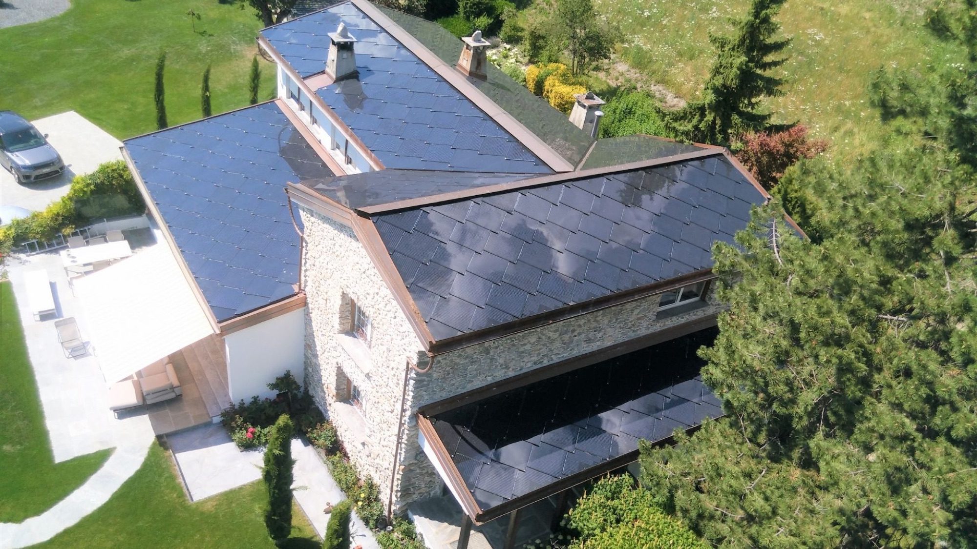 CertainTeed SunStyle solar shingles